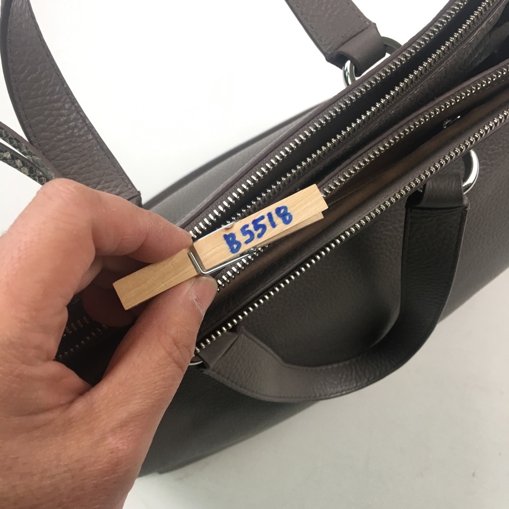 Banana Republic Womens Python Travel Bag B5518 - Picture 8 of 8